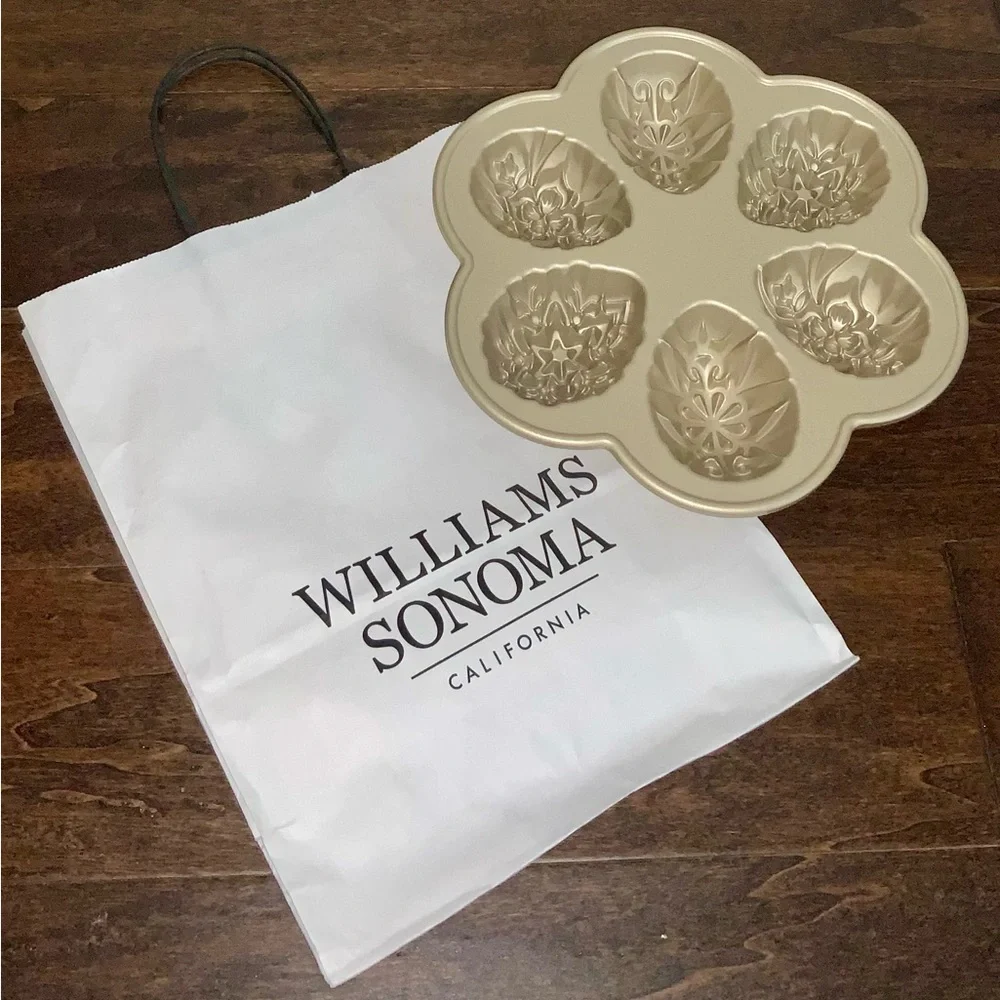 Williams Sonoma Nordic Ware Nonstick Cast Aluminum Easter Egg Cakelet NWT